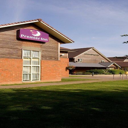 Premier Inn Тьюксбері Екстер'єр фото