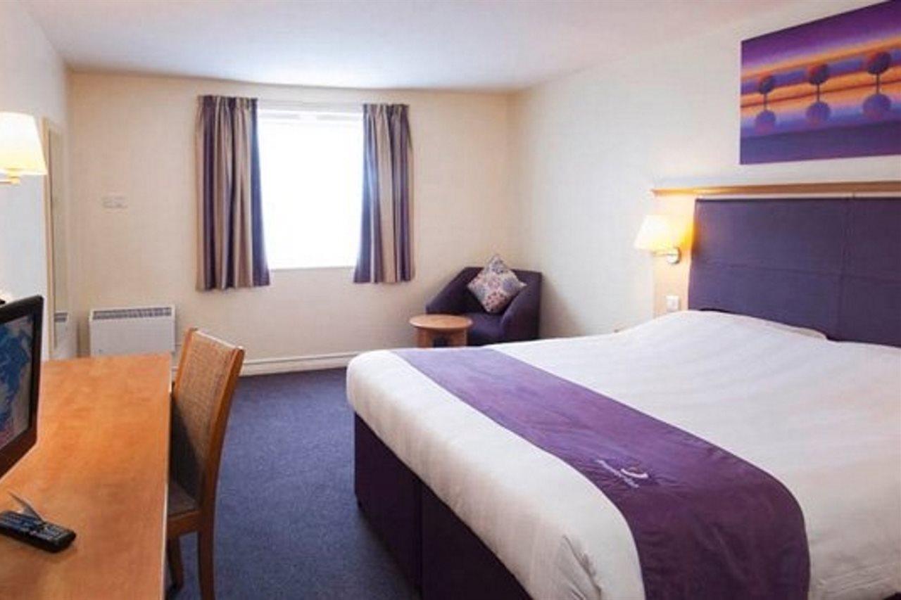 Premier Inn Тьюксбері Екстер'єр фото