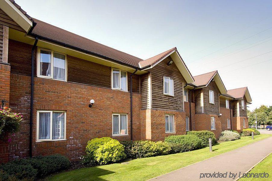 Premier Inn Тьюксбері Екстер'єр фото