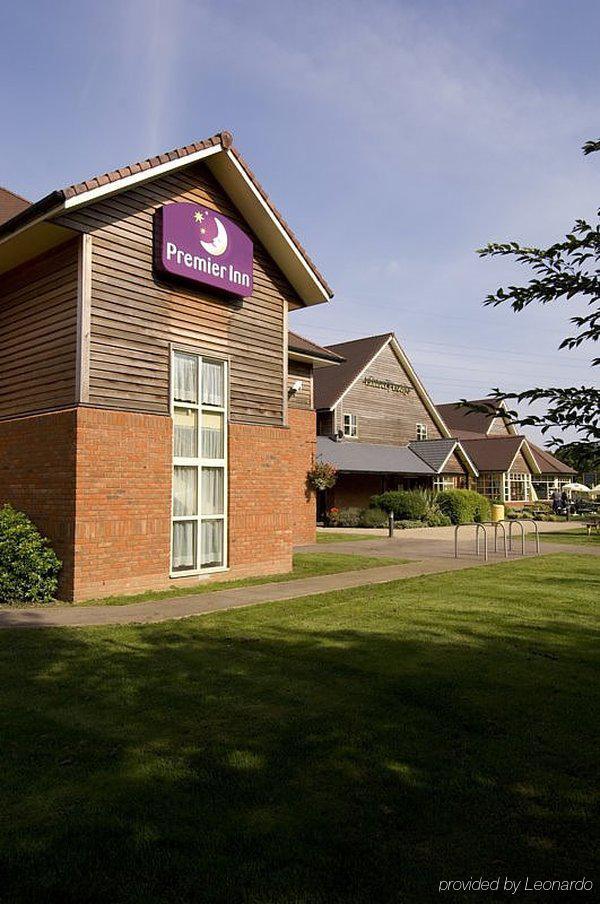 Premier Inn Тьюксбері Екстер'єр фото