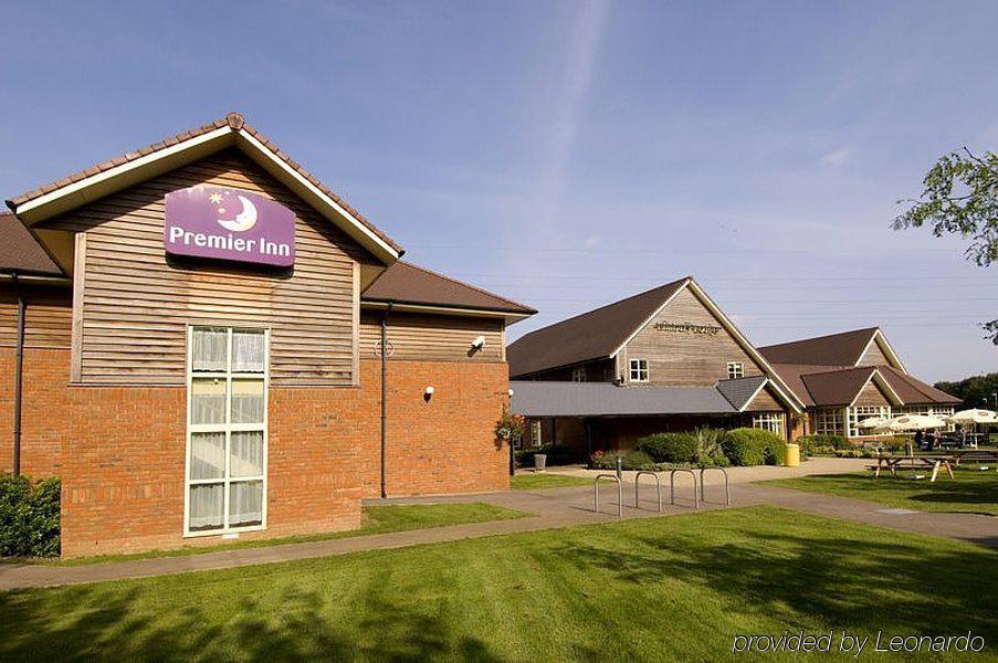 Premier Inn Тьюксбері Екстер'єр фото