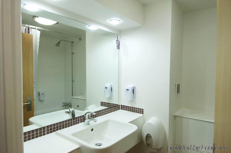Premier Inn Тьюксбері Екстер'єр фото